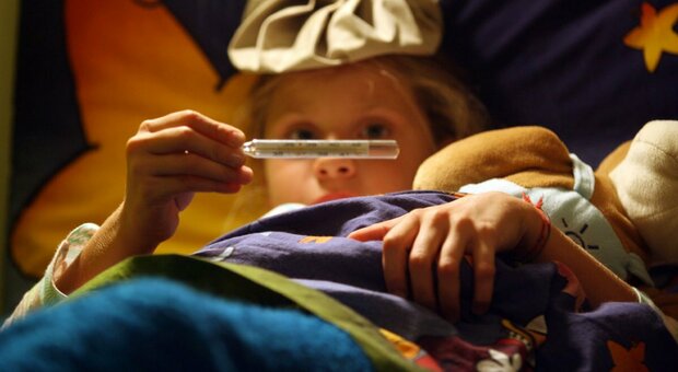 Influenza, boom di casi tra i bambini. Gli esperti: «Il picco deve ancora arrivare». Come proteggersi