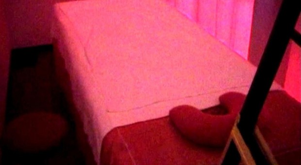 Roma, obbligate a prostituirsi in un centro massaggi: arrestata maitresse