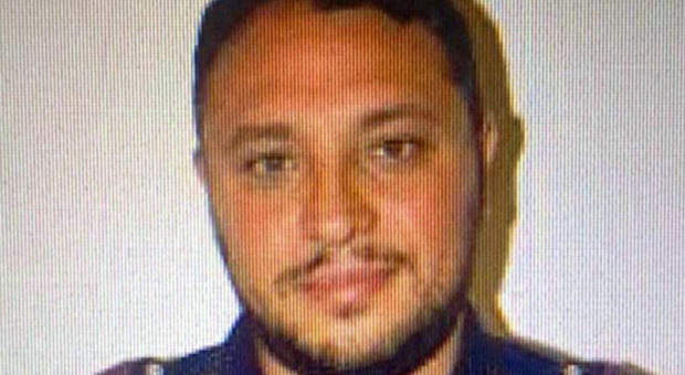 Poliziotto ucciso a Napoli, chi era Pasquale Apicella: lascia moglie e due figli piccoli