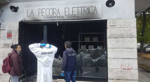 Roma, incendio alla caffetteria antifascista Pecora Elettrica: oggi la visita del ministro Franceschini