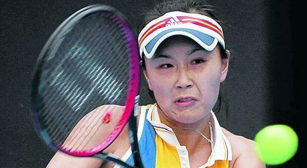 Peng Shuai, la tennista cinese scomparsa da 2 settimane: aveva accusato di stupro un politico