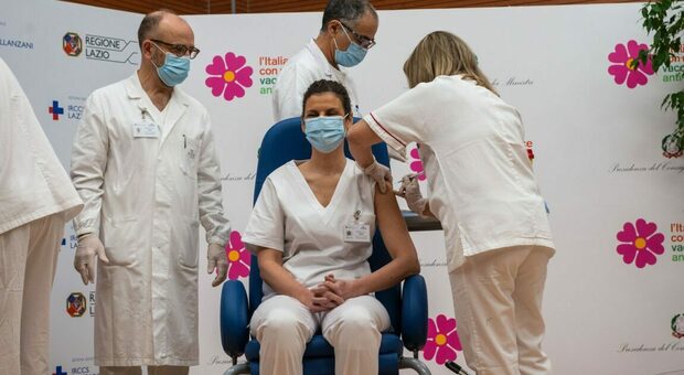 La vaccinazione di medici e infermieri del Lazio