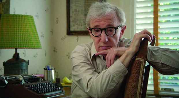 Woody Allen, il Washington Post apre gli archivi: ossessionato dalle minorenni