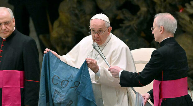 Papa Francesco vuole andare da Putin per fermare la guerra e lancia messaggi: «Per ora a Kiev non vado»