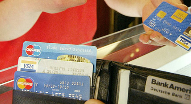 Fisco, incentivi all'uso delle carte e ai pagamenti elettronici e meno uso del contante
