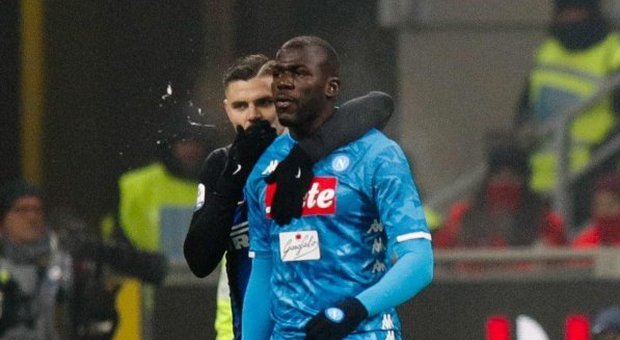 Koulibaly dopo i cori razzisti durante Inter-Napoli: fiero di essere francese, senegalese, napoletano, uomo