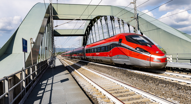 Treni, Milano-Genova in un'ora e Napoli-Bari in due: ecco il nuovo piano