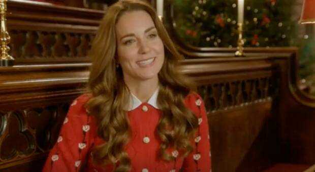 Kate Middleton con il maglione di Natale, ecco i suoi look più belli per le Feste (e come imitarli)