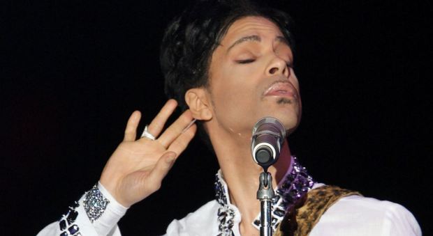 Giallo sulla morte di Prince: il corpo del folletto di Minneapolis trovato in ascensore
