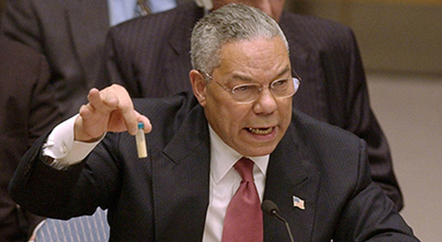 Colin Powell e le prove false per giustificare la guerra in Iraq che il Vaticano cercò di fermare