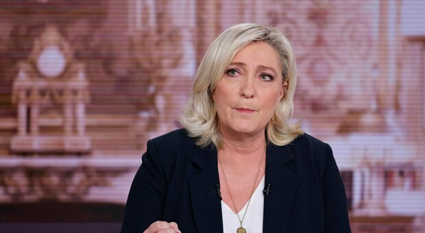 Marine Le Pen accusata di appropriazione indebita fondi Ue: avrebbe sottratto 137mila euro durante gli anni da europarlamentare