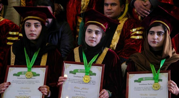 Afghanistan, università vietata alle donne: nuova stretta dei talebani. «Interdizione fino a nuovo ordine»