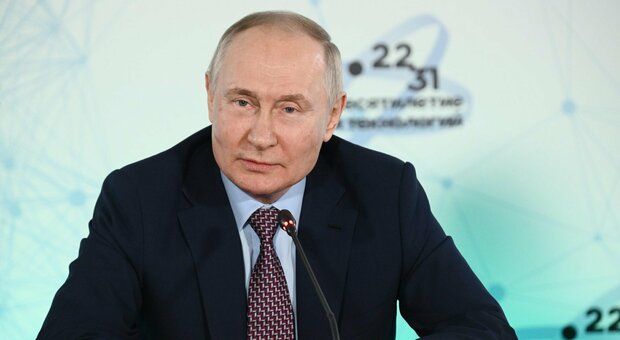 Putin firma nuove leggi: divieto di manifestazione a scuole, stazioni e chiese. Lo zar vieta anche la promozione delle relazioni Lgbt