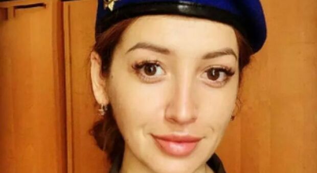 Olena Kushnir, morta a Mariupol la dottoressa dell'esercito ucraino: era rimasta in prima linea dopo aver messo in salvo il figlio