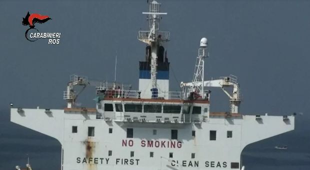 Caltanissetta, pirata somalo nascosto tra i migranti: chiedeva asilo, nel 2011 sequestrò petroliera