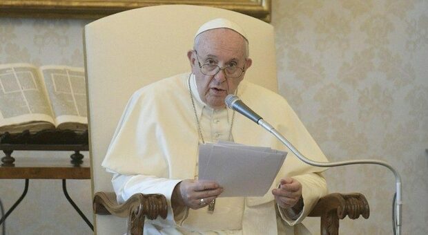 Covid, papa Francesco allarmato dagli squilibri sociali: «La pandemia ha aggravato la disuguaglianza»