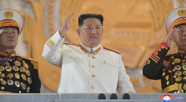 Omicron in Corea del Nord, Kim ordina ai malati di «fare i gargarismi con l'acqua salata contro il virus»