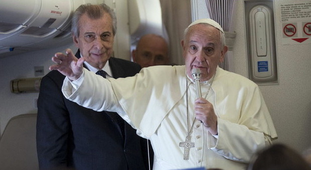 Il Papa: «Essere cattolici non significa fare figli come conigli: la famiglia ideale ne ha tre»