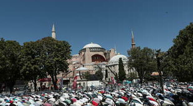 Turchia, un'altra basilica storica trasformata in moschea, l'inaugurazione fatta la vigilia di Natale