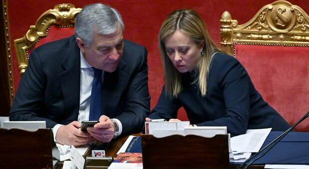 Sondaggi, Meloni: fiducia al premier al 54%. Tajani è il ministro più apprezzato (58% di giudizio positivo)
