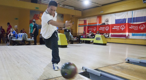 Fabio Borgognoni, campione 30enne di Bowling con sindrome di Down. Sarà ai giochi Special Olympics di Abu Dhabi 2019