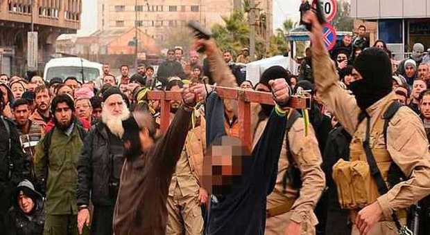 Isis pubblica il suo codice penale: uccisioni, amputazioni e crocifissioni per chi non rispetta le leggi