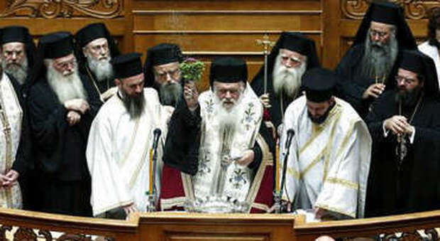 No vax scomunicati dalla Chiesa ortodossa di Grecia, Papa Francesco atteso a Lesbo e a Cipro