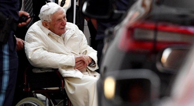 Ratzinger in Germania al capezzale del fratello morente, resterà a Ratisbona 3 giorni