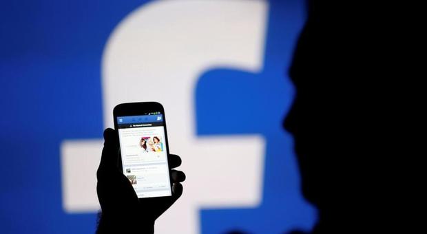 Facebook, l'analisi: «In Italia boom di ricerche online su come cancellarsi dal social»