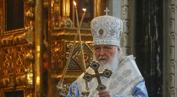 Il Patriarca Kirill in cattedrale a Mosca prega per una vittoria rapida in Ucraina