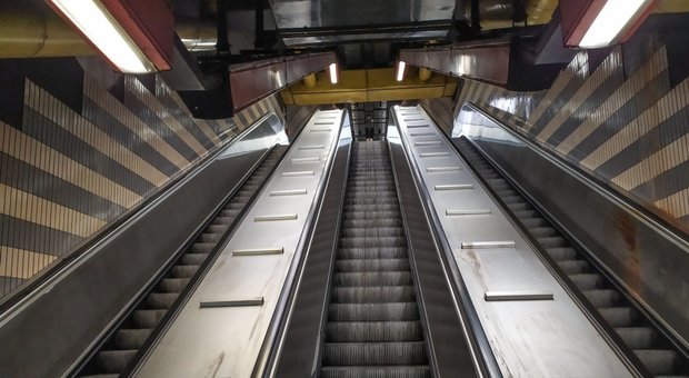 Roma, metro A: addetto alle scale mobili in «congedo parentale», chiusa la fermata Baldo degli Ubaldi