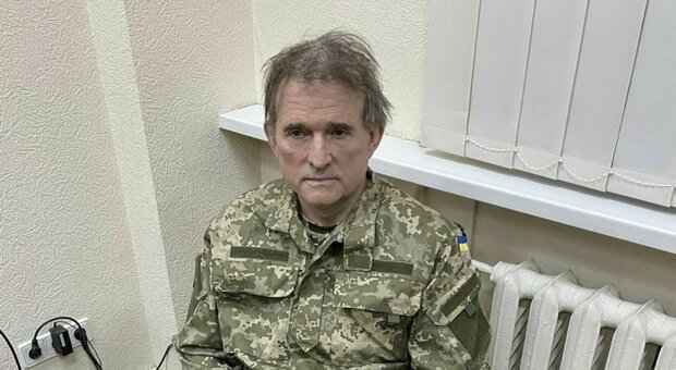 Medvedchuk catturato, l'Ucraina arresta l'oligarca amico di Putin e padrino dei suoi figli