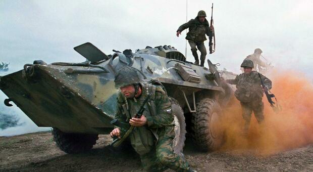 «Colonnelli russi tradiscono le loro truppe, rivelano la posizione dei solati per soldi»: intercettazione choc dall'Ucraina