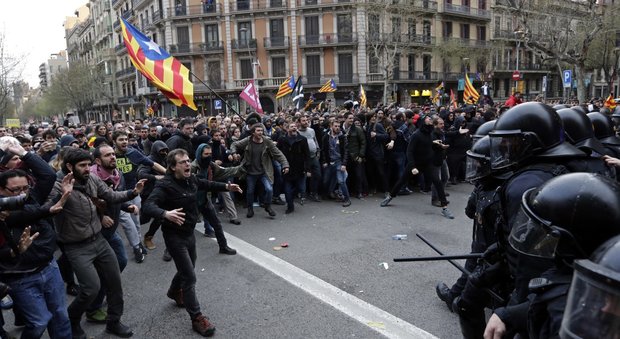 Catalogna, arrestati i due agenti dei Mossos che erano con Puigdemont in Germania