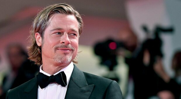 Finto Brad Pitt le chiede di sposarla, lei fa causa a quello vero: «Voglio 100mila dollari»