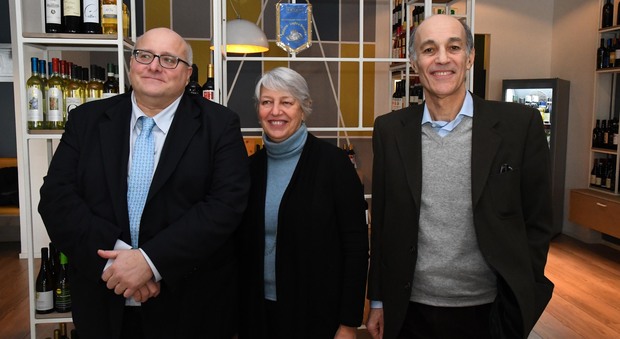 Da sinistra: Gianluca Frola, Segretario Generale FIGB; Patrizia Azzoni, Consigliere Federale Tecnico FIGB; Eduardo Rosenfeld, istruttore e arbitro federale