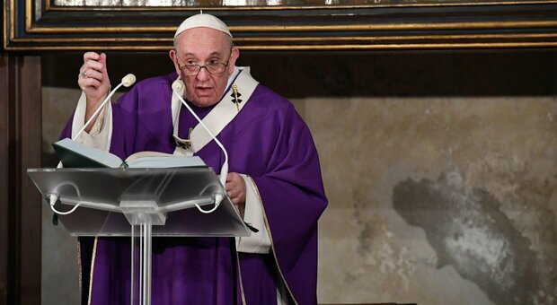 Covid, Papa Francesco: «rispettate le misure dei governi» ma i vescovi francesi non ci stanno
