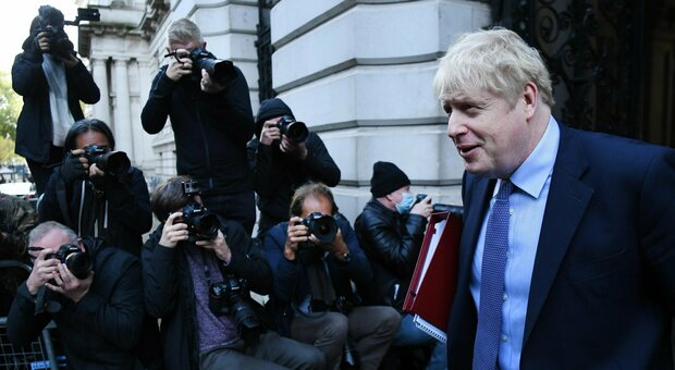 Covid Gran Bretagna, Boris Johnson: «Massimo livello di allerta a Manchester»