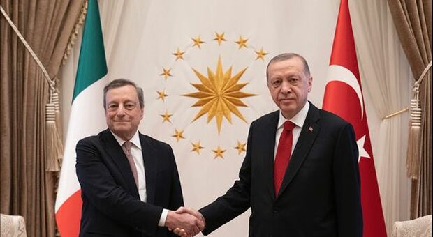 Vertice Italia-Turchia, siglati 9 accordi. Draghi: "Uniti nel sostegno all'Ucraina"