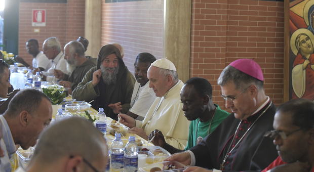 Al pranzo del Papa esclusi gli immigrati irregolari per questioni di sicurezza