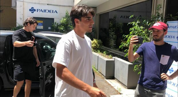 Lazio, Cancellieri arriva in Paideia e i tifosi lo accolgono così: «Benvenuto nella prima squadra della Capitale»