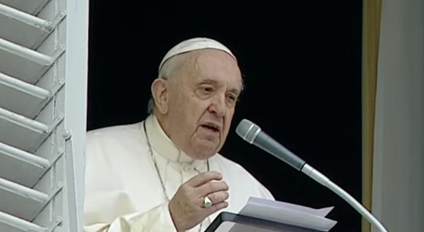 Papa Francesco all'Angelus: «Lasciamo entrare Dio nella nostra vita»