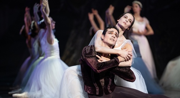 Giselle con il Corpo di Ballo del teatro dell'Opera di Roma in tournée in Oman, dal 9 marzo