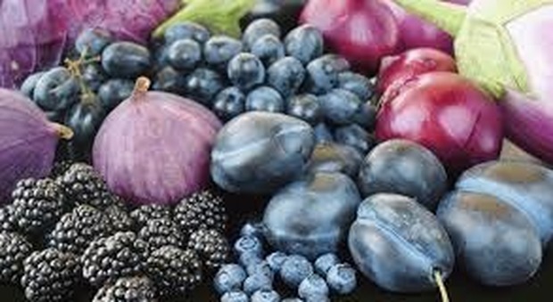 Frutta e verdura blu, scudo contro l'obesità