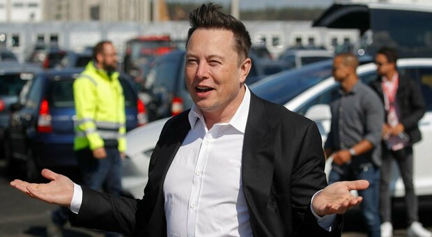 Perché Elon Musk ha venduto azioni Tesla a mille dollari per ricomprarle a 6? Ecco la (spericolata) strategia