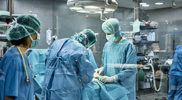 Tumori, la pandemia frena le ricostruzioni del seno dopo la mastectomia: così si ritarda la guarigione