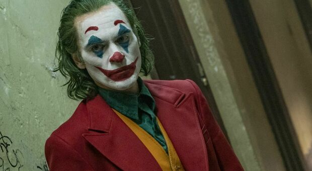 Stasera in tv, oggi martedì 16 novembre su Canale 5 «Joker»: curiosità e trama del film con Joaquin Phoenix