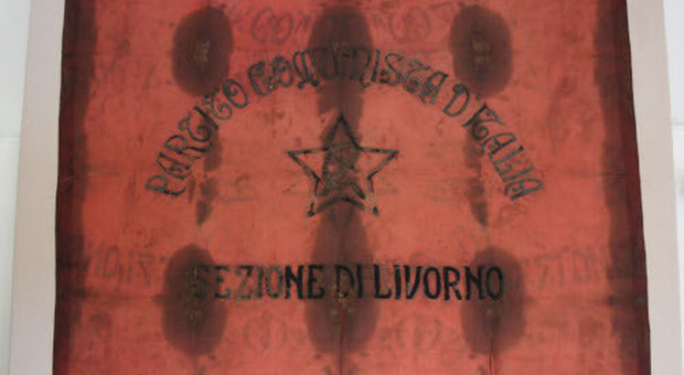 La prima bandiera (1921) del Partito comunista italiano