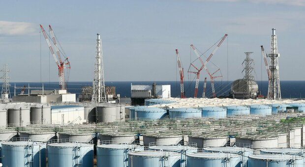 Fukushima, l'acqua della centrale nucleare finirà in mare. Esplode la protesta: «Preoccupazione per la salute»