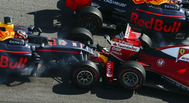 Rabbia Vettel: «Io fuori gara, e non ho nessuna colpa»